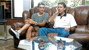 <B>EN MADRID.</b> Óscar Sevilla estuvo acompañado por Eufemiano Fuentes en su examen médico.