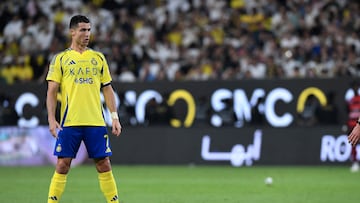 Soccer Football - Saudi Pro League - Al Nassr v Al Riyadh - Al-Awwal Park, Riyadh, Saudi Arabia - April 12, 2025 Al Nassr's Cristiano Ronaldo lines up to take a free kick REUTERS/Stringer