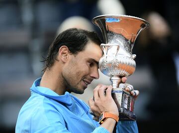 Nadal ganó a Djokovic por 6-0, 4-6 y 6-1.