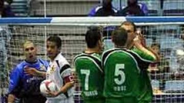 <b>CONTUNDENTE.</B> Boomerang no ha tenido ningún problema para golear al Caja Segovia.