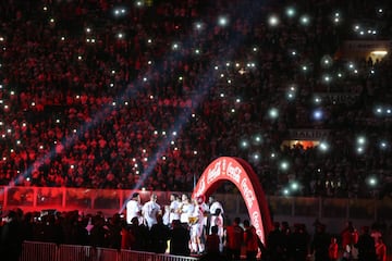 PER47. LIMA (PERÚ), 15/11/2017.- Los jugadores de la selección peruano celebran en medio del Estadio Nacional de Lima luego de la clasificación de su país al Mundial de Rusia 2018 hoy, miércoles 15 de noviembre de 2017, tras vencer 2-0 a la selección de Nueva Zelanda al termino del partido de repesca disputado entre ambos equipos en Lima (Perú). EFE/Germán Falcón