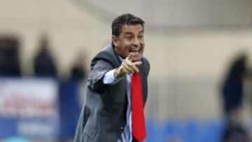 Míchel, técnico del Olympiacos, en el Vicente Calderón.
