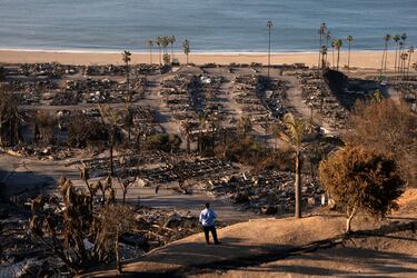 Imagen devastadora del barrio residencial Palisades que ha quedado totalmente destruido, por los incendios que  han arrasado más de 15.000 hectáreas en Los Ángeles.