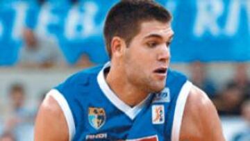 <b>EN LA AGENDA.</B> Felipe Reyes es el ojito derecho de West.