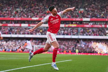 Dos españoles entre el once más valioso de la Premier