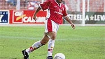 <B>RECUPERA SU NIVEL</B>. El centrocampista sevillano volvió a brillar en la recta final de la Liga.