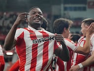 El jugador colombiano marcó un gol para ver en los resúmenes. Su lanzamiento de falta fue perfecto: abajo y pegado al palo. Imposible para el portero.