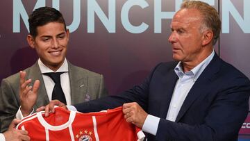 James Rodr&iacute;guez y Karl-Heinz Rummenigge