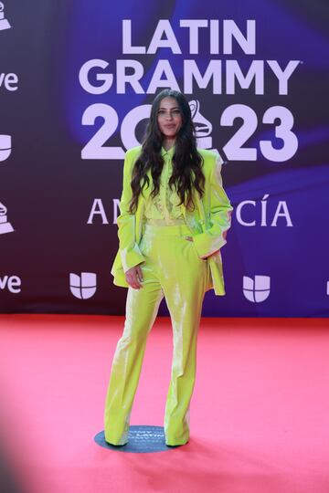 La cantante Devi Nova posa durante el photocall previo a la gala de entrega de los Latin Grammy 2023.