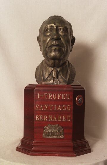 Visiting teams receive a smaller trophy featuring a bust of the ex-president