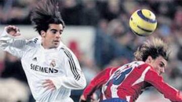 <b>CAMBIO. </b>Jurado disputa un balón con Valera en el Memorial Jesús Gil. Desde ayer son compañeros.