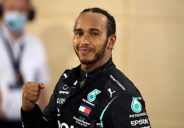 Lewis Hamilton celebra la victoria de carrera.