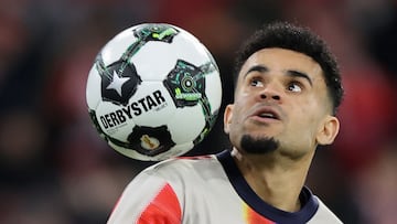 Bayern Munich's Colombian forward #14 Luis Diaz warms up on the ball prior to the German Cup (DFB-Pokal) quarter-final football match between FC Bayern Munich and RB Leipzig in Munich, southern Germany on February 11, 2026. (Photo by Alexandra BEIER / AFP) / DFB REGULATIONS PROHIBIT ANY USE OF PHOTOGRAPHS AS IMAGE SEQUENCES AND QUASI-VIDEO.