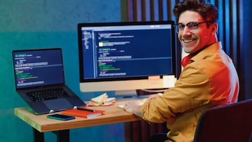 Desarrollador web trabajando