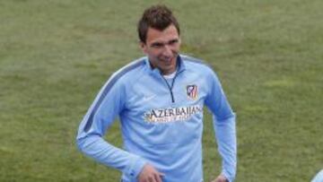 Mandzukic, en un entrenamiento del Atl&eacute;tico esta semana, tras el derbi.