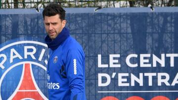 Paris Saint-Germain's Italian midfielder Thiago Motta looks on during a training session at Saint-Germain-en-Laye on the outskirts of Paris on February 9, 2018. / AFP PHOTO / ALAIN JOCARD
