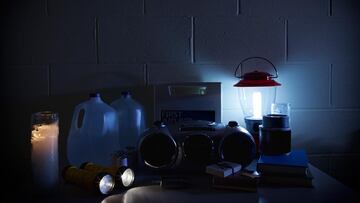 El kit de emergencias con luces LED, que todo chileno debería tener en casa después del apagón