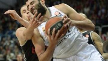 Ioannis Bourousis durante un partido de Euroliga con el Real Madrid.