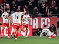 2-1. Fran Beltrán celebra el segundo tanto.
