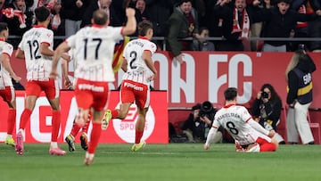 2-1. Fran Beltrán celebra el segundo tanto.