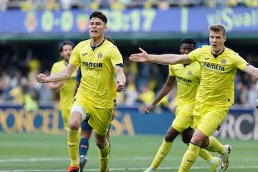 El defensa del Villarreal está resultando decisivo para Marcelino. Jorge Cuenca es central, pero el equipo está ahora sin laterales zurdos, el defensa madrileño está cubriendo esa vacante. Ya lo hizo con éxito ante el Marsella y repitió ayer, marcando además el gol que dio la victoria a su equipo contra el Valencia. Gol e cabeza en un córner.