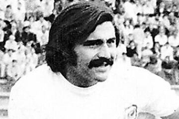 El 16 de septiembre del 1967, Messen anotó por primera vez por Torneos Nacionales. Fueron tres tantos, en un 4-2 de la UC sobre Unión Española, cuando tenía 18 años y 192 días.