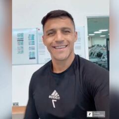 El feliz entrenamiento de Alexis en el centro del United