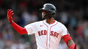 El outfielder de Boston conect¨® un home run que se convirti¨® en el de menor distancia en la historia de la franquicia de Massachussets.