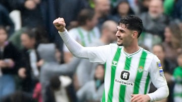 Johnny Cardoso celebra un gol con el Betis.