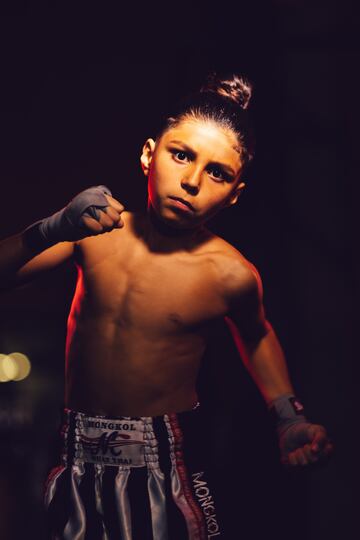Ryan Martinez es un luchador amateur de tan solo diez a?os que busca obtener su segundo cintur¨®n en la categor¨ªa de peso de 65 libras en una pr¨®xima pelea. Las fotograf¨ªas son un posado para ¡°Chapito's Boxing Gym.