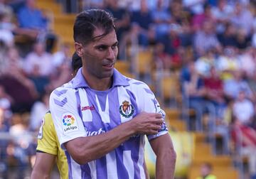 El que fuera capitán del Valladolid hasta este lunes se desvinculó del equipo de Pucela tras 156 partidos. El lateral, de 34 años, también ha pasado por Melilla, Jaén, Lanzarote, Tenerife y Almería B. En total acumula 322 encuentros.