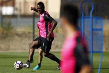 Angulo entrenando con el Granada.