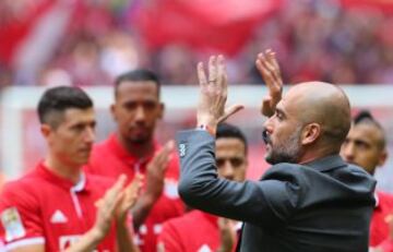 El Bayern homenajea a Guardiola tras ganar la Bundesliga