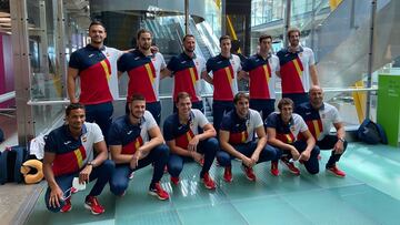 MADRID, 15/07/2021.- Los componentes de la Selección Nacional de Waterpolo masculino posan en el Aeropuerto Internacional Adolfo Suárez-Madrid Barajas, este jueves, antes de partir hacia Tokio para participar en los Juegos Olímpicos. EFE/ Real Federación Española de Natación SOLO USO EDITORIAL/SOLO DISPONIBLE PARA ILUSTRAR LA NOTICIA QUE ACOMPAÑA (CRÉDITO OBLIGATORIO)
