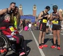 La emotiva historia del maratón de Barcelona: récord empujando a su madre en silla de ruedas