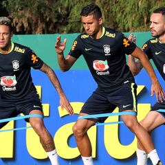 Tite prepara la mejor artillería de Brasil ante la Roja