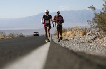 217 km con salida en la Cuenca Badwater (85 m. bajo el nivel del mar) y llegada en el Monte Whitney (4.421 m.) con temperaturas de 49º a la sombra.