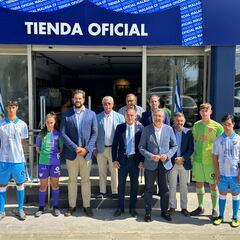 Aire retro y homenaje a Dinamarca en las nuevas equipaciones del Málaga