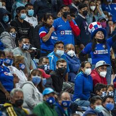 Decenas de aficionados reciben al Cruz Azul en Torreón