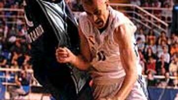 <b>TOCADO.</B> Si Herreros recae de la lesión, el Madrid puede pagarlo.