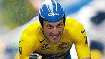 <b>ENTRE LOS MÁS GRANDES.</B> A partir de hoy el nombre de Armstrong se une al de Indurain, Hinault, Merckx y Anquetil, el club de los cinco.