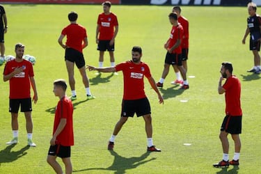 Diego Costa completes first full training session with Atlético