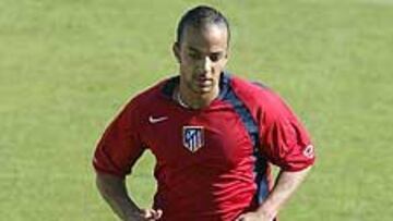 <b>RECUPERADO.</B> Luccin podría reaparecer en el amistoso que el Atlético disputará en Zaragoza el próximo viernes.