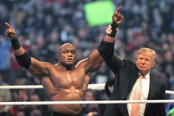 El ahora presidente de los Estados Unidos también fue participe de la lucha libre en la WWE. El empresario fue el manager de Bobby Lashley en Wrestlemania. También llegó a ser gerente general de Raw durante una semana. Actualmente es parte del Salón de la Fama de WWE. 