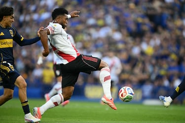 Con los colombianos, River pierde ante Boca en el Superclásico