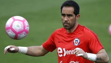 Claudio Bravo destrozó a José Ovalle.