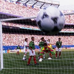 México sufre cuando inicia su gira pre mundialista fuera de casa