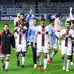 El Huesca hace historia con un liderato inédito