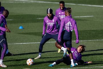 Benzema, Camavinga y Modric, en el entrenamiento del Real Madrid.