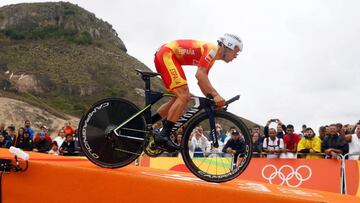 JJOO3. RÍO DE JANEIRO (BRASIL), 10/08/2016.- El español Jonathan Castroviejo durante la competencia de ciclismo contrarreloj individual hoy, miércoles 10 de agosto de 2016, durante los Juegos Olímpicos Río 2016 en Pontal, Río de Janeiro. EFE/JAVIER ETXEZARRETA